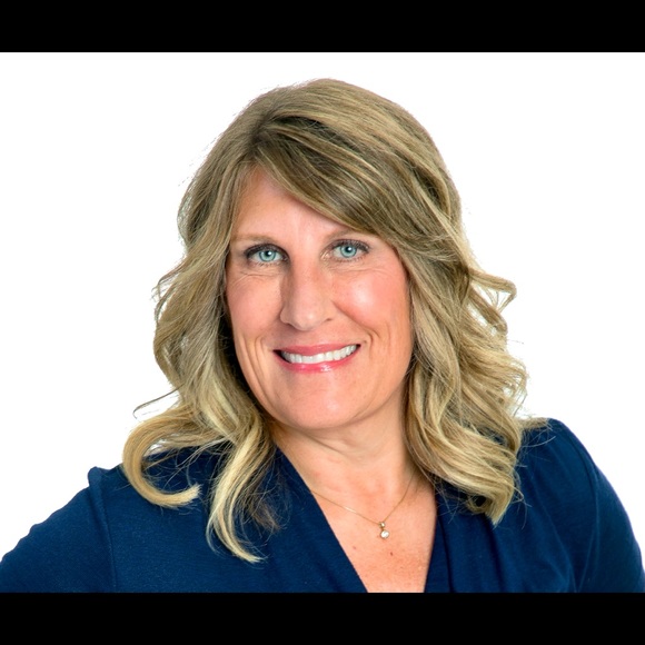 Meet your Posher, Shelly - Picture 1 of 1